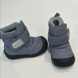Gray and Black Winter Boots with Velcro Strap
